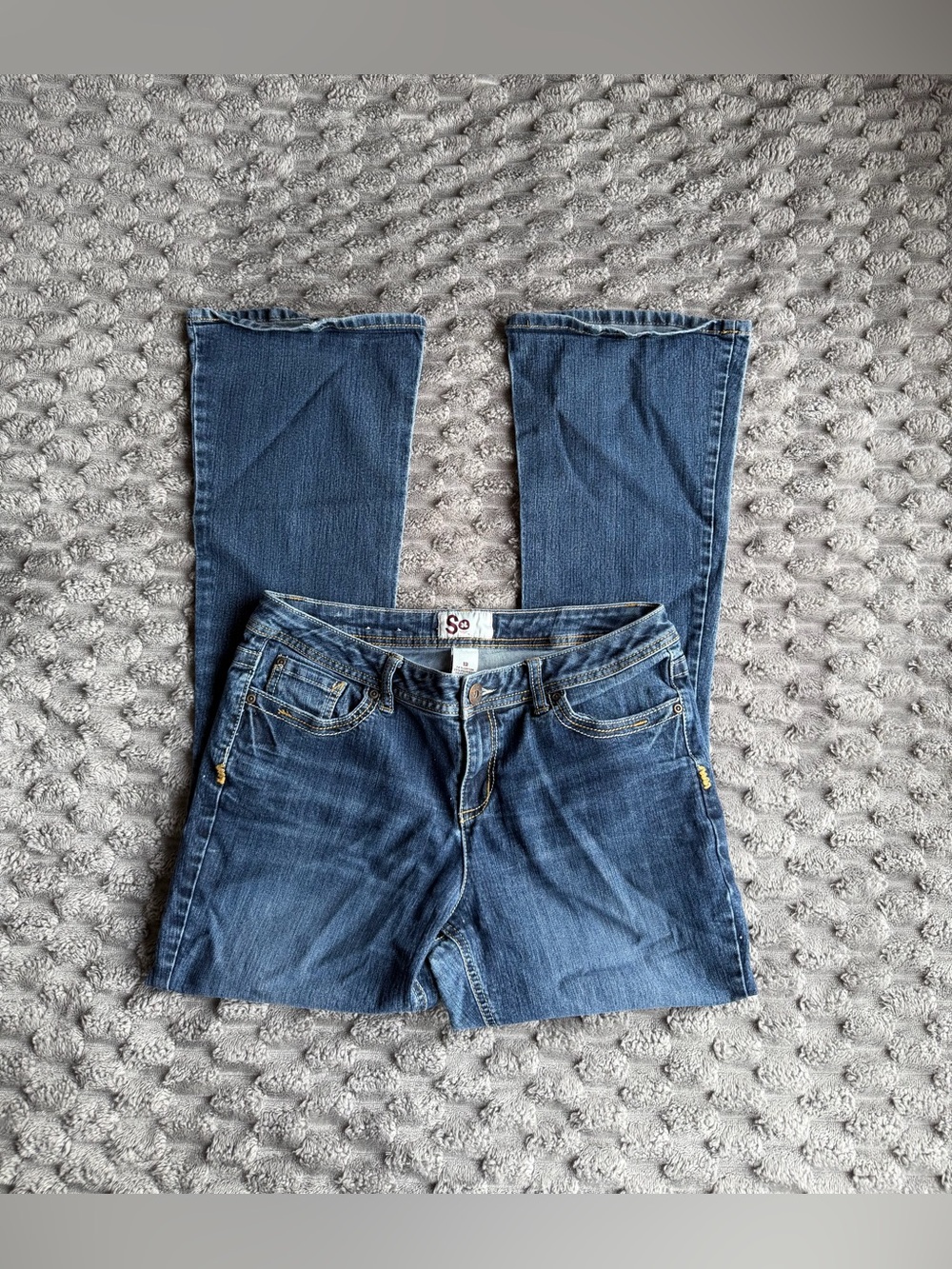 Y2K Vintage Style Mid Rise Flare Jeans Medium Wash